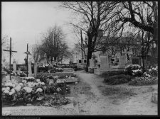 Kazuń Polski, kości&oacute;ł i cmentarz