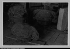 Białystok, Pałac Branickich, wazony parkowe przed rekonstrukcją