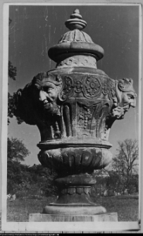 Białystok, Ogrody Branickich, wazon parkowy