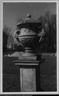 Białystok, Ogrody Branickich, wazon parkowy