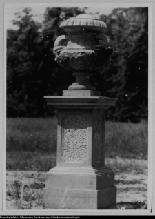 Białystok, Ogrody Branickich, wazon parkowy
