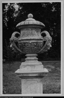 Białystok, Ogrody Branickich, wazon parkowy