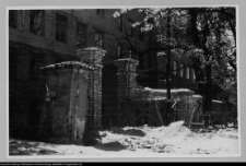 Białystok, Pałac Branickich, brama w parkanie otaczającym ogr&oacute;d