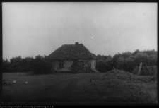 Sierbuczyn, budynek pofolwarczny