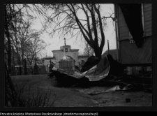 Klejniki, spalona cerkiew i brama