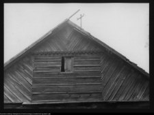 Płonka Kościelna, szczyt chaty nr 43