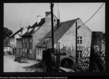 Olecko, Plac Wolności (prawa pierzeja rynku)