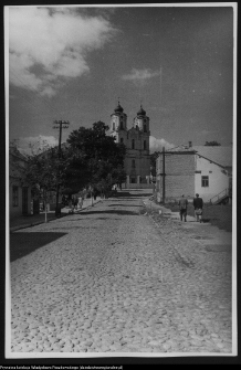 Sejny, widok z rynku na kości&oacute;ł