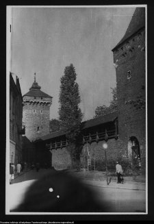 Krak&oacute;w, mury obronne i brama staromiejska