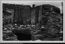 Supraśl, wnętrze cerkwi pobazyliańskiej w czasie odgruzowywania