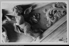 Supraśl, Pałac Opat&oacute;w - rzeźba amorka w kaplicy