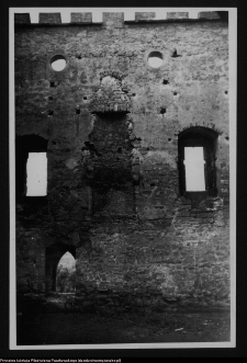 Szydł&oacute;w, ruiny zamku