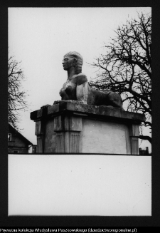 Siemiatycze, sfinksy przy dawnej oranżerii pałacu księżnej Anny Jabłonowskiej