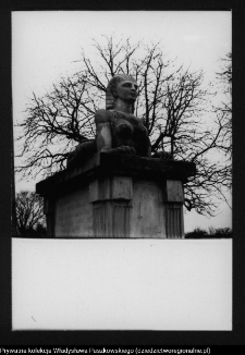 Siemiatycze, sfinksy przy dawnej oranżerii pałacu księżnej Anny Jabłonowskiej