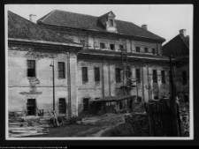 Supraśl, Pałac Opat&oacute;w