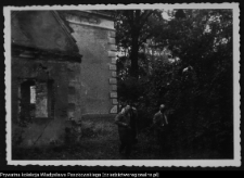 Ostrożany, dw&oacute;r