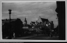 Warszawa, widok na Katedrę i budynki Starego Miasta z ul. Senatorskiej