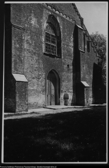 Wąsosz, kości&oacute;ł parafialny, elewacja frontowa