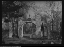 Turośl, brama cmentarna