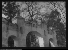 Lipniki (powiat ostrołęcki), brama