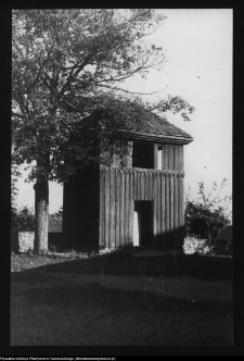 Niedźwiadna, dzwonnica przy kościele