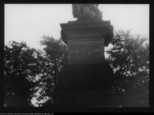 Tykocin, fragment cokołu pomnika hetmana Stefana Czarnieckiego