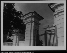 Ciechanowiec, brama kościelna