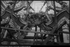 Ciechanowiec, kości&oacute;ł pw. Tr&oacute;jcy Przenajświętszej (ołtarz gł&oacute;wny)