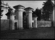 Ciechanowiec, brama kościelna