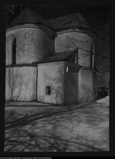 Krasnyb&oacute;r, kości&oacute;ł