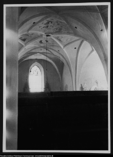 Krasnyb&oacute;r, kości&oacute;ł