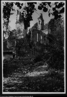 Mielnik, ruiny gotyckiego kościoła Świętej Tr&oacute;jcy