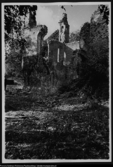 Mielnik, ruiny gotyckiego kościoła Świętej Tr&oacute;jcy