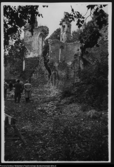 Mielnik, ruiny gotyckiego kościoła Świętej Tr&oacute;jcy