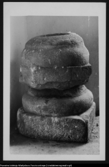 Mielnik, baza i kapitel kolumny romańskiej