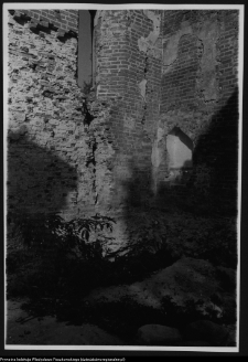 Mielnik, ruiny gotyckiego kościoła Świętej Tr&oacute;jcy