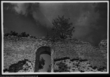 Mielnik, ruiny gotyckiego kościoła Świętej Tr&oacute;jcy