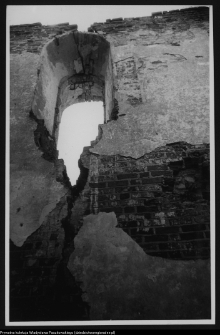 Mielnik, ruiny gotyckiego kościoła Świętej Tr&oacute;jcy