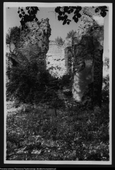 Mielnik, ruiny gotyckiego kościoła Świętej Tr&oacute;jcy