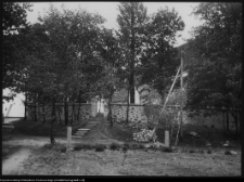 Niedźwiadna, mur ogrodzeniowy kościoła