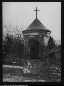 Tarnowo, kapliczka przydrożna św. Jana Nepomucena z 1839 r.