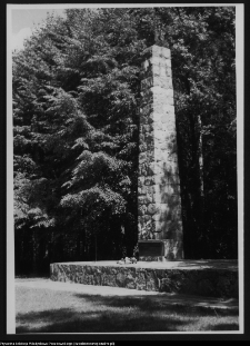 Bielsk Podlaski, pomnik Ofiarom Barbarzyństwa 1939-1944 w lesie pilickim