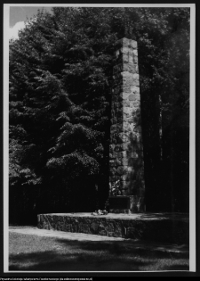 Bielsk Podlaski, pomnik Ofiarom Barbarzyństwa 1939-1944 w lesie pilickim