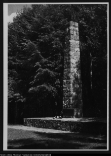 Bielsk Podlaski, pomnik Ofiarom Barbarzyństwa 1939-1944 w lesie pilickim