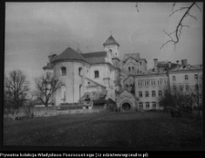 R&oacute;żanystok, widok na kości&oacute;ł i klasztor