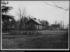 Ostrożany, dw&oacute;r
