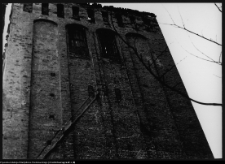 Gołdap, fragment wieży kościoła gotyckiego