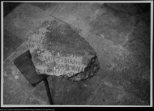 Drohiczyn, fragment płyty z klasztoru Benedyktynek