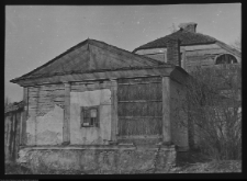 Ostrożany, dw&oacute;r