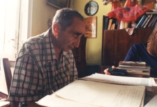 Maurycy Weiss w swoim mieszkaniu. Drohobycz. Kolekcja fotografii dokumentalnej – Ukraina. [Dokument ikonograficzny]